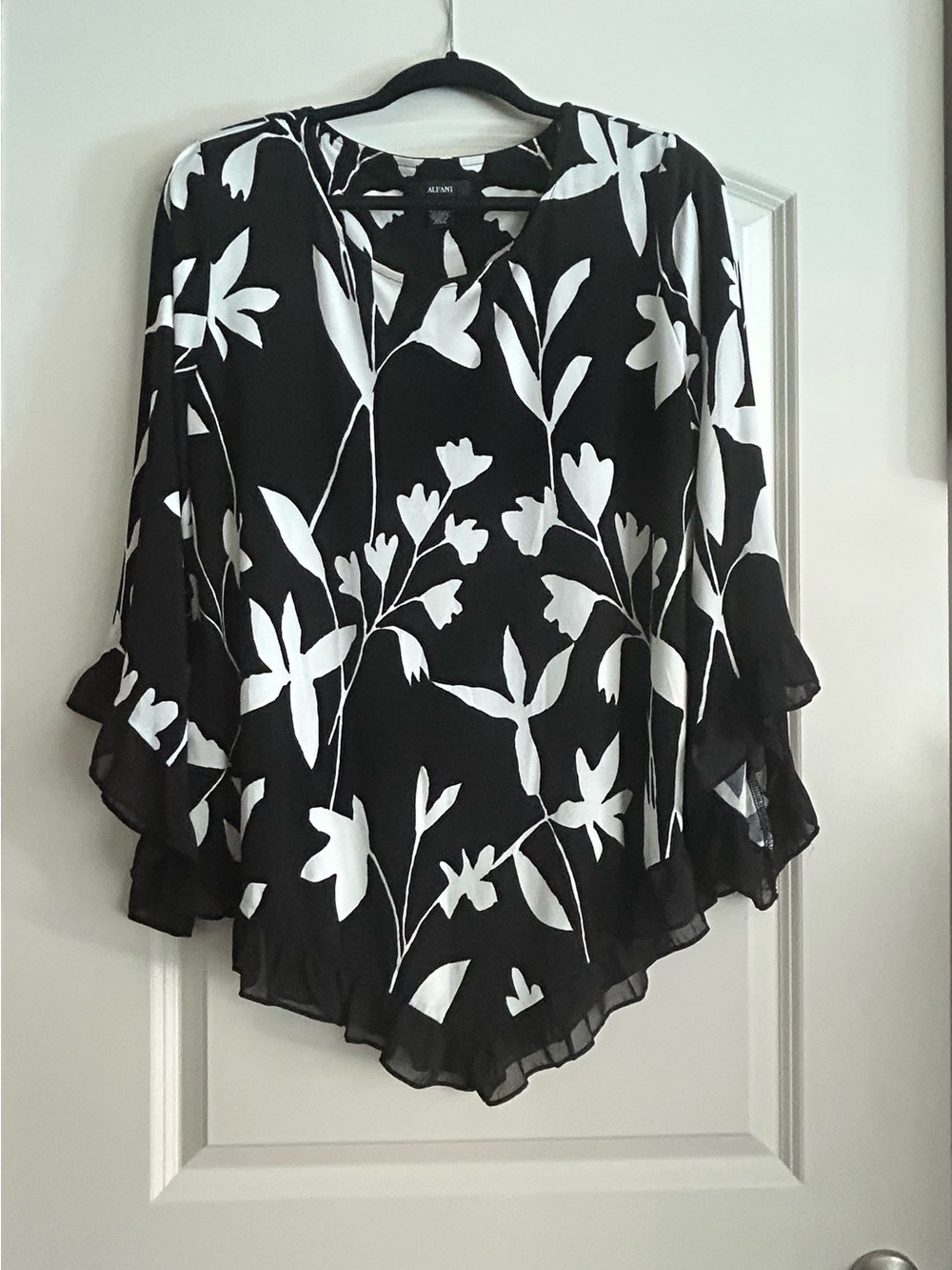 Alfani Black & White Floral Women's Top